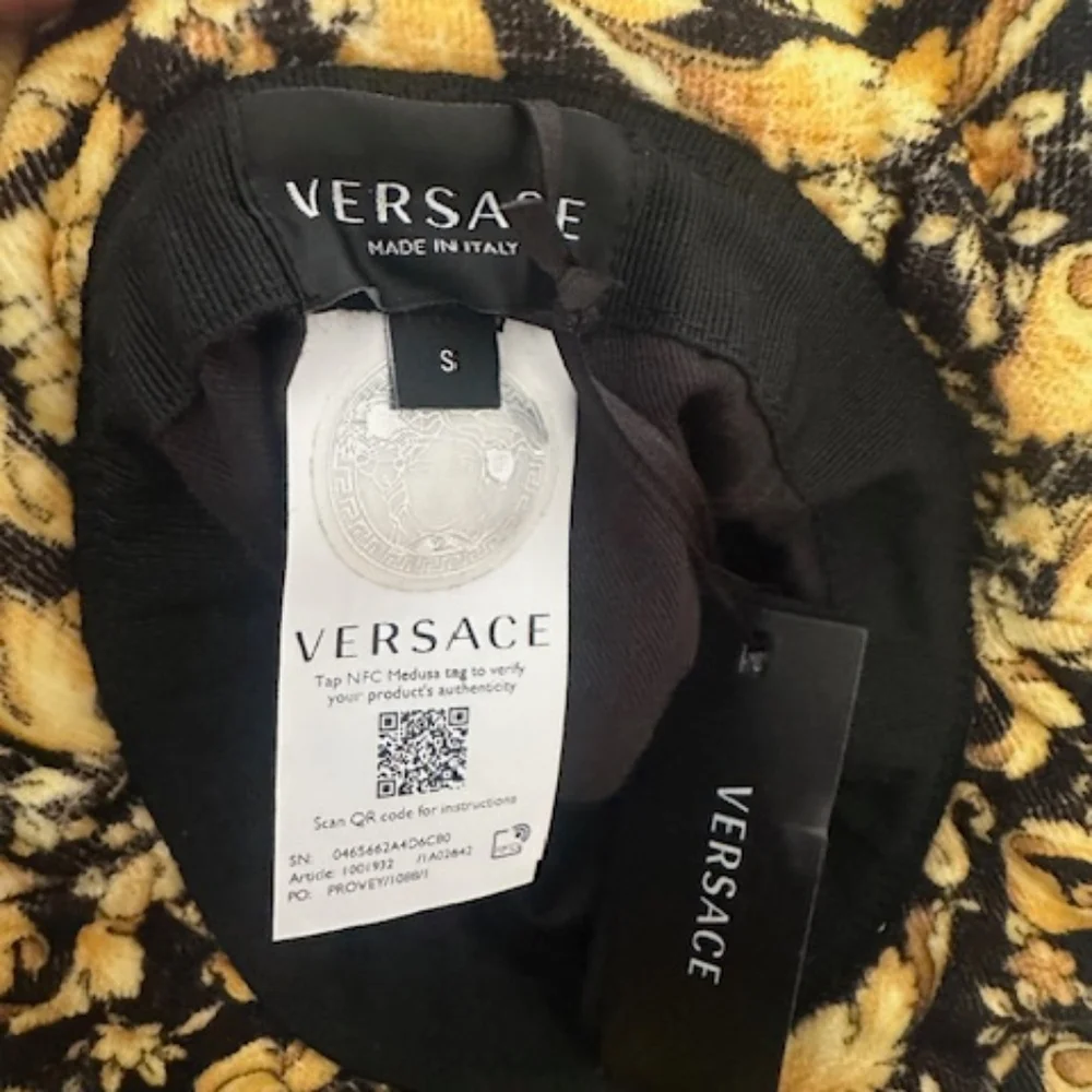 Versace Black and Gold Bucket Hat - Picture 4 of 4
